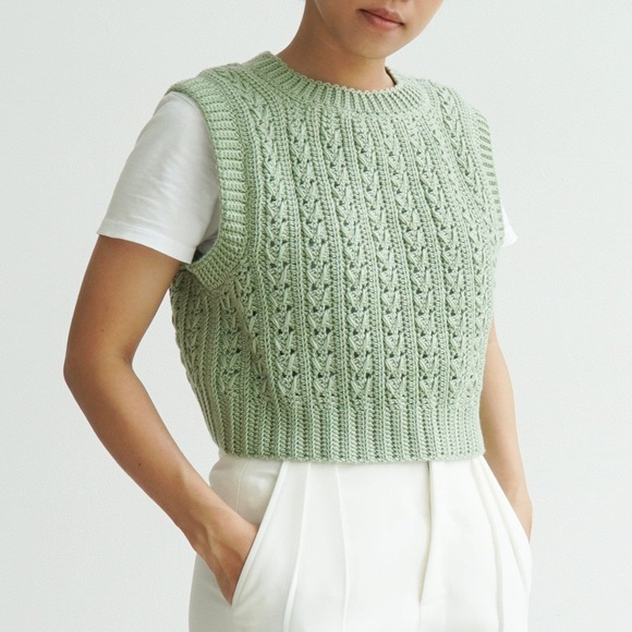 Soft pastel Green Knit Sweater vest size medium cropped sleeveless soft cozy - Picture 1 of 7
